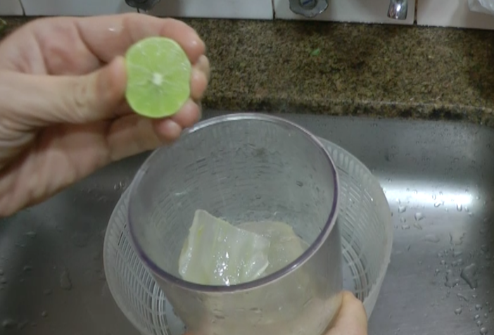 colocar algumas gotas de limão para conservar o gel por mais tempo