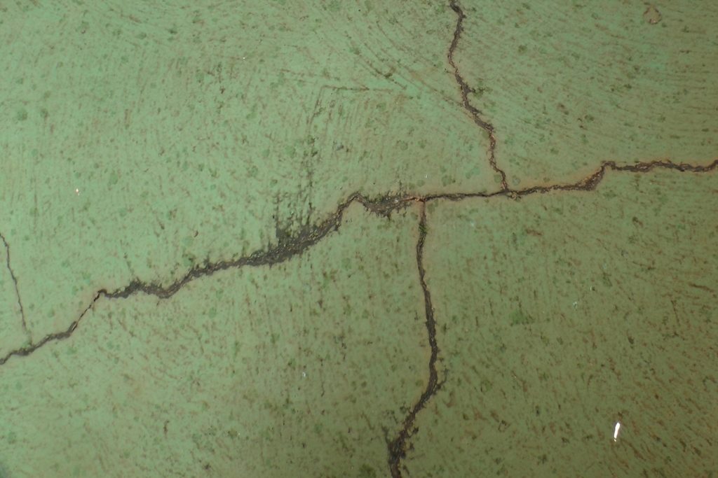 rachaduras na parede