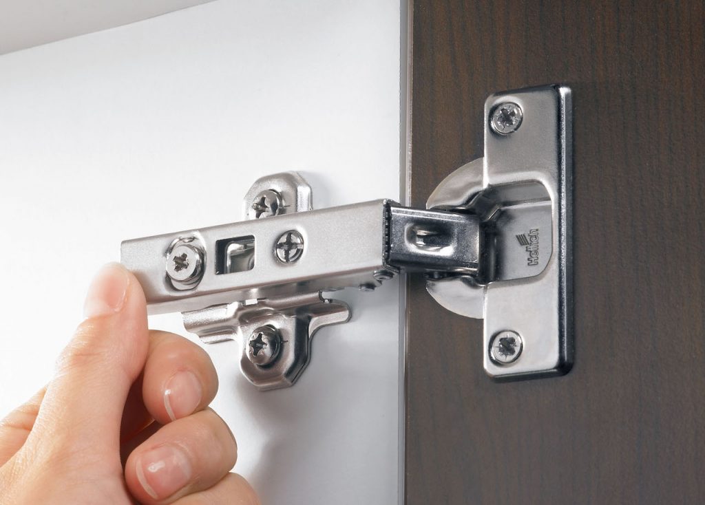 COMO TIRAR UMA DOBRADIÇA dobradiça de armário de cozinha