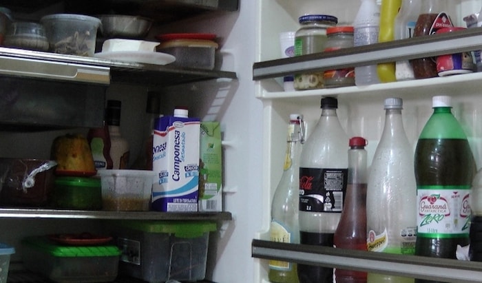 Como limpar a geladeira com produtos naturais