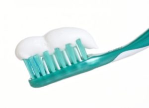 pasta de dente na escova