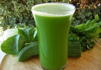 copo de suco verde