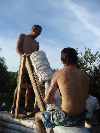 suporte para encher sacos de superadobe