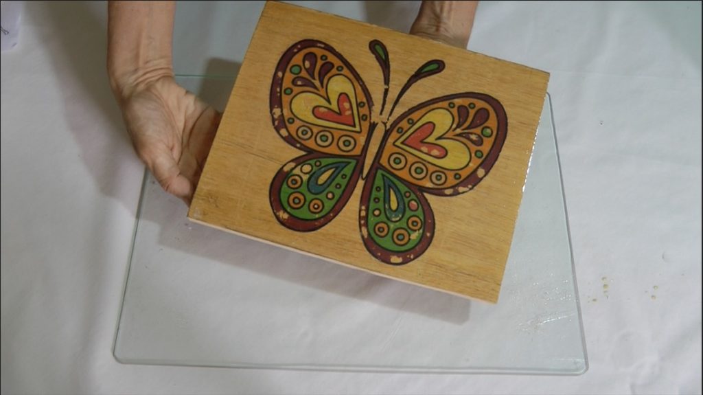 Como Transferir uma Foto para Madeira