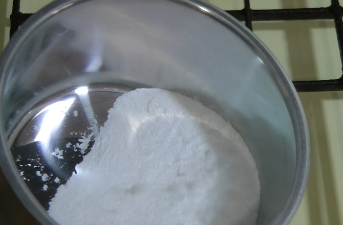 bicarbonato borbulhando e se transformando em carbonato