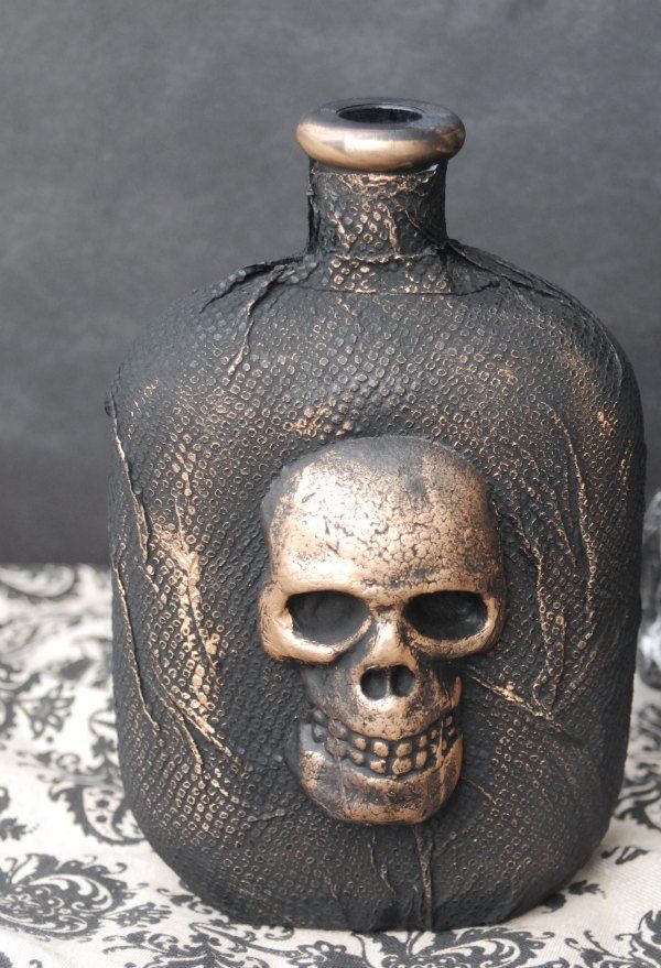 garrafa com desenho de crânio de caveira 