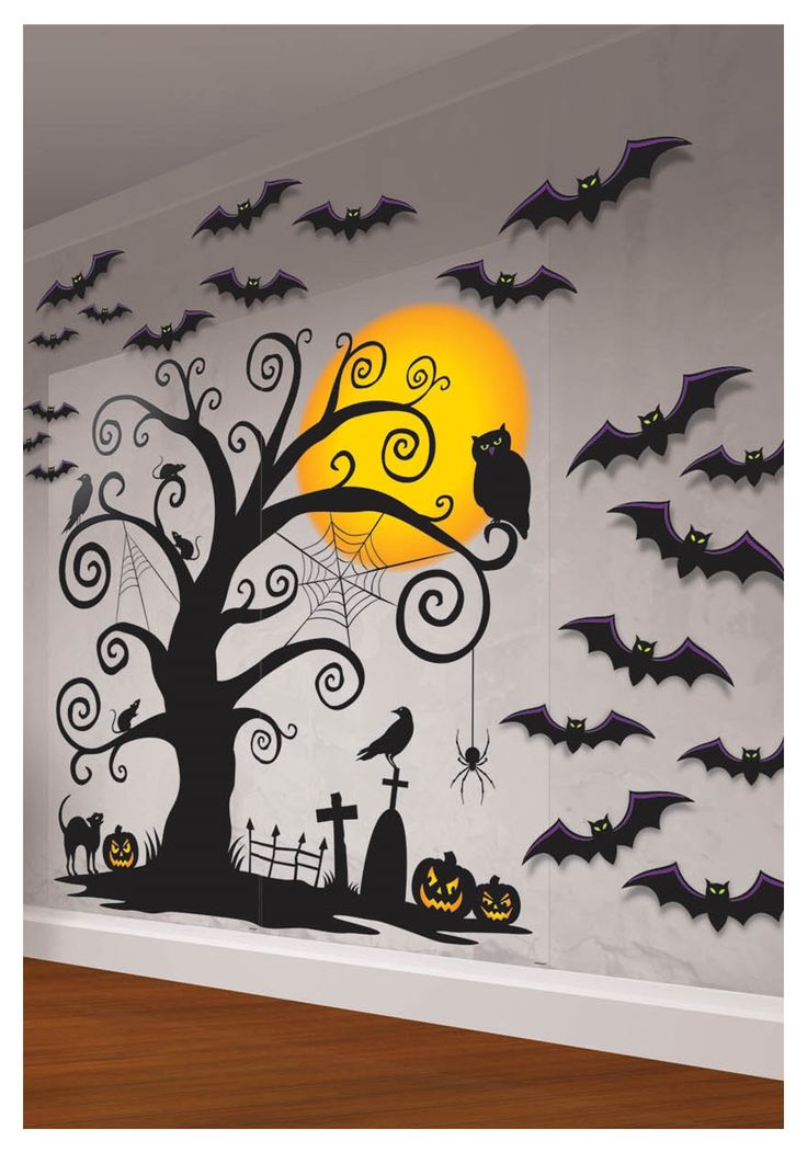 sala com arvore e morcegos típico de halloween com a lua ao fundo 