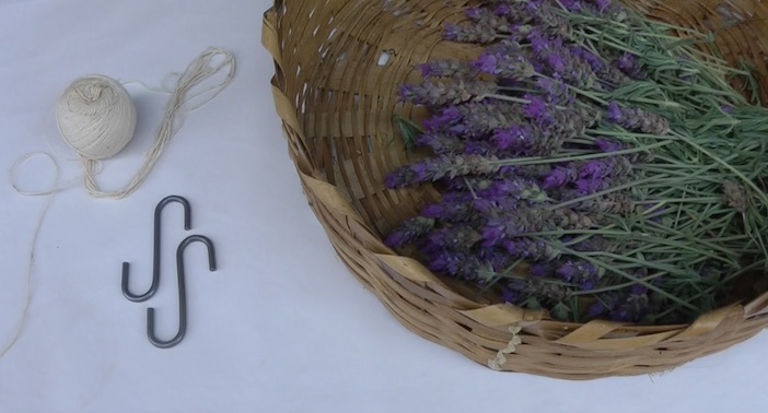 materiais para secar lavanda