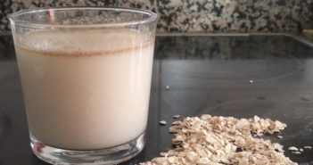 O leite de aveia é bom para você? Benefícios para a saúde e efeitos colaterais água de aveia