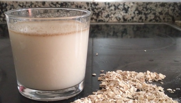 O leite de aveia é bom para você? Benefícios para a saúde e efeitos colaterais