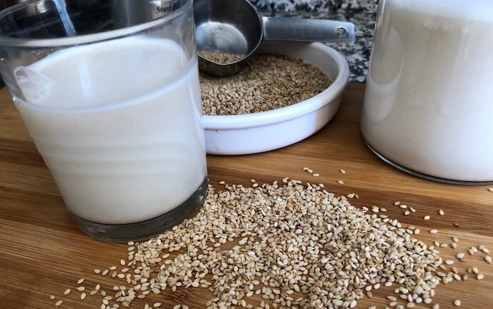 leite de gergelim e sementes